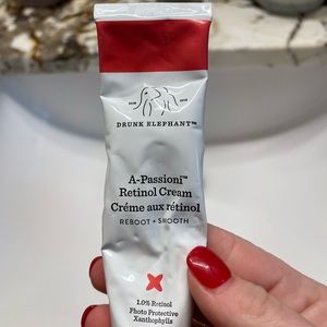 - Drunk elephant a passioni retinal cream